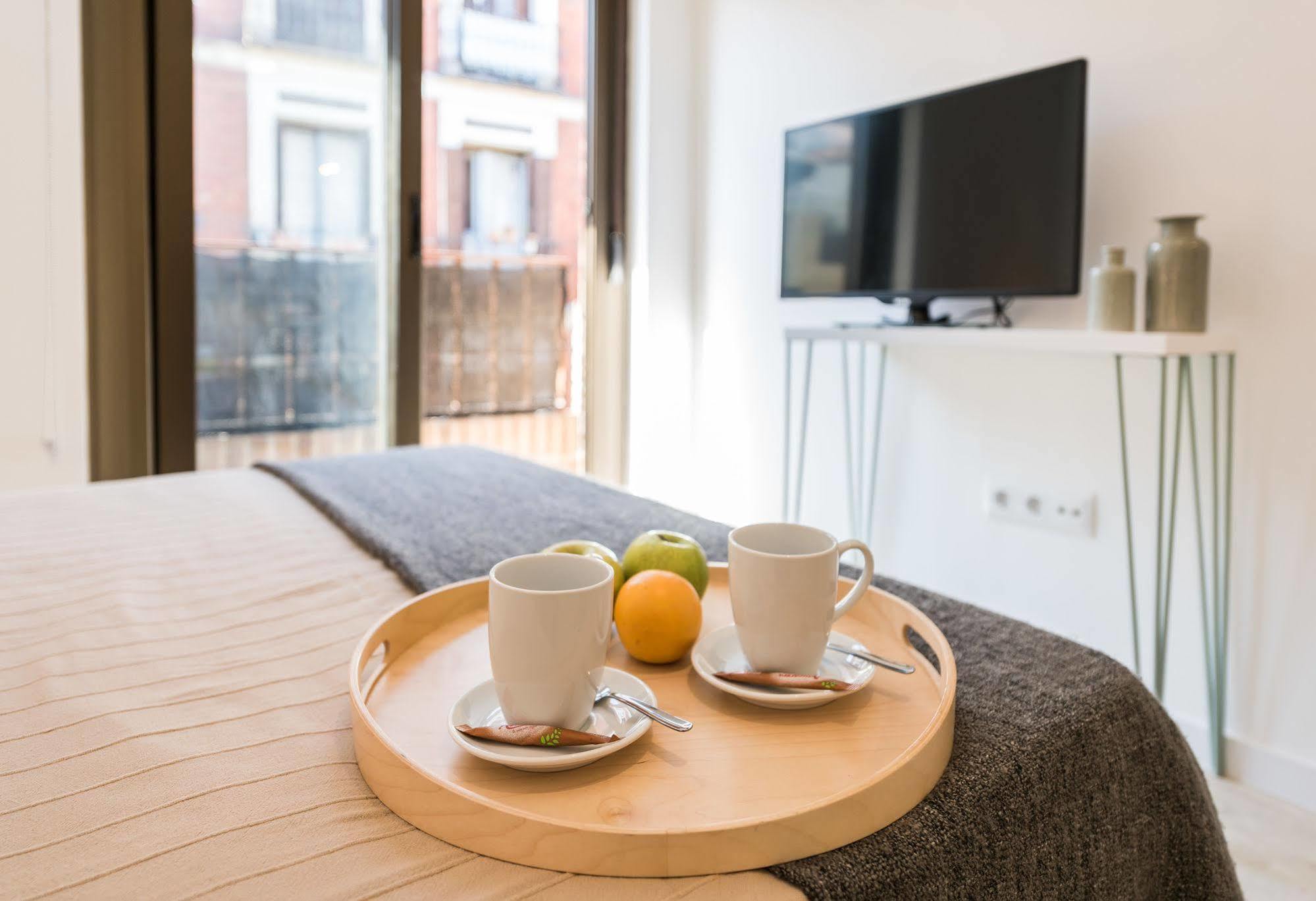 L&H La Latina Selection Aparthotel Мадрид Екстериор снимка